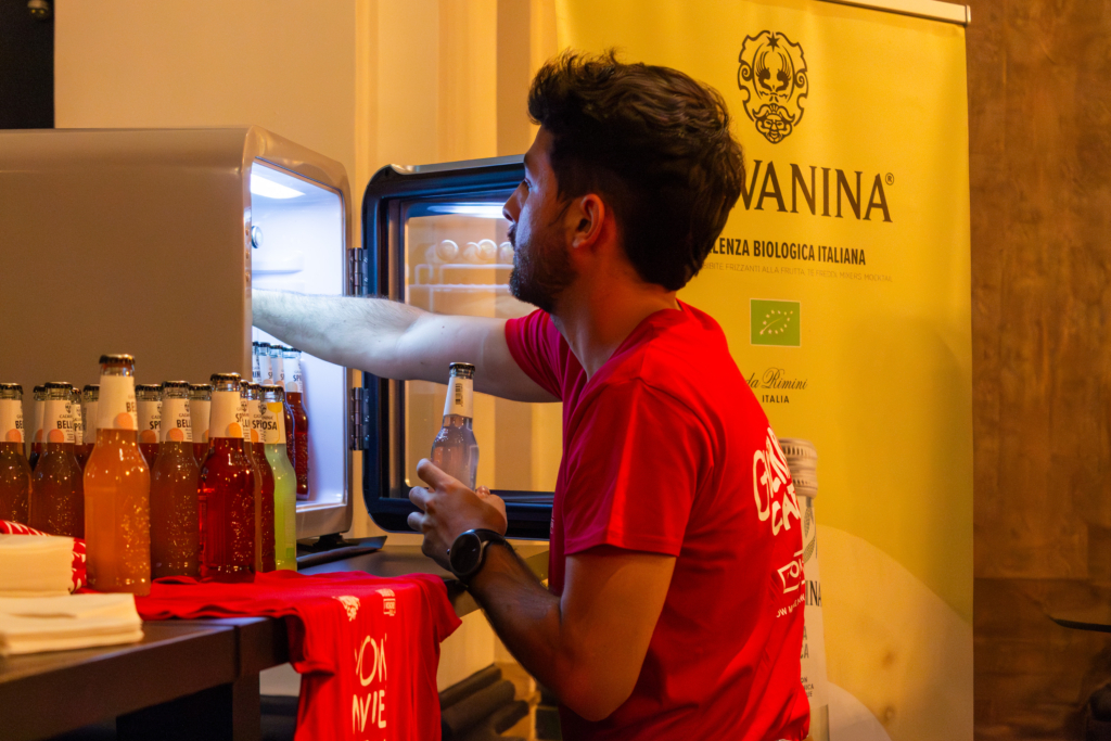 Un brindisi di benvenuto per la squadra di Biografilm 2026 del Guerrilla Staff